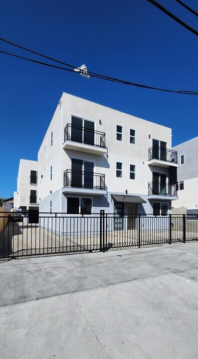 5729 Klump Ave in Los Angeles, CA - Building Photo