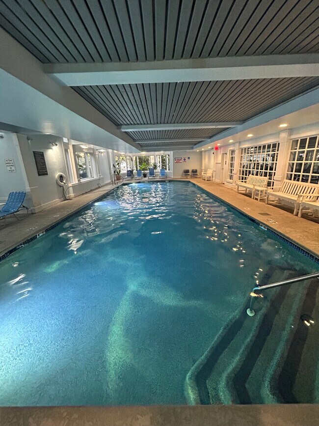 1525 Boston Post Rd, Unit Caretaker's cottage in Westbrook, CT - Foto de edificio - Building Photo