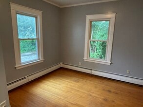 14 Elm St, Unit 1 in Waterville, ME - Foto de edificio - Building Photo