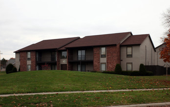 Foxrun Apartments in Findlay, OH - Building Photo - Building Photo