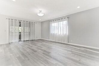 765 San Antonio Rd, Unit 62 in Palo Alto, CA - Foto de edificio - Building Photo