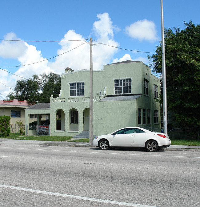 295 NE 82nd St in Miami, FL - Foto de edificio - Building Photo