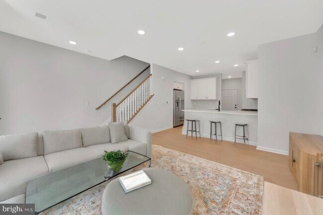 606 Parker Blvd in West Windsor Township, NJ - Building Photo - Building Photo