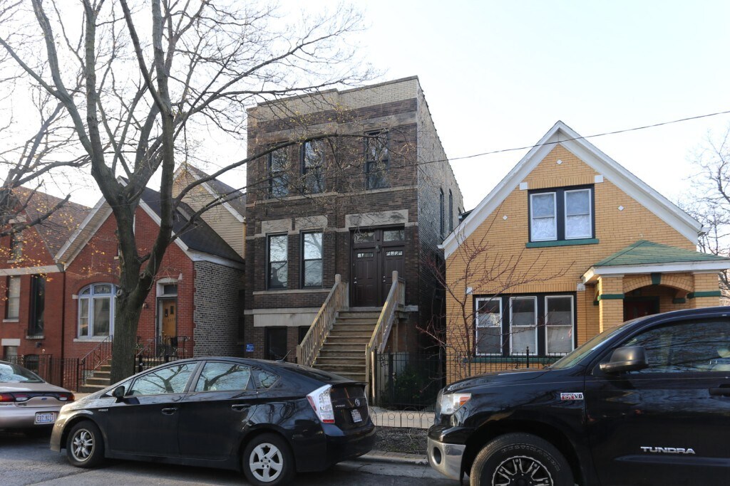 2031 W Moffat St, Unit 2 in Chicago, IL - Building Photo