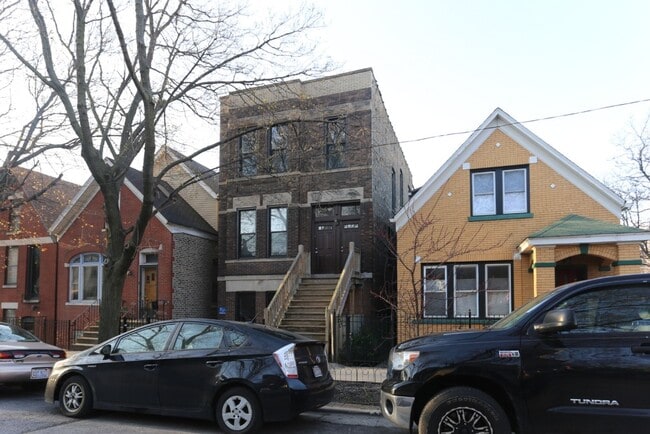 property at 2031 W Moffat St