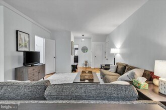 1132 Valley Dr in Alexandria, VA - Building Photo - Building Photo