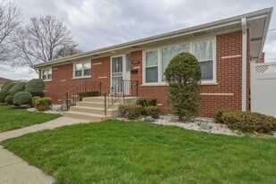 8901 Moody Ave in Morton Grove, IL - Building Photo
