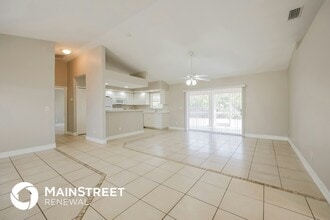 448 Reading St in Lehigh Acres, FL - Foto de edificio - Building Photo