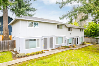 Timbercrest Condos in Tigard, OR - Building Photo - Primary Photo