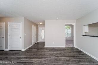 6700 Leverett Ln in Louisville, KY - Building Photo - Building Photo