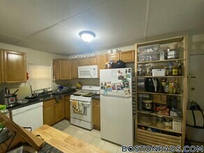 57 Cedar St, Unit 1 in Cambridge, MA - Building Photo - Building Photo