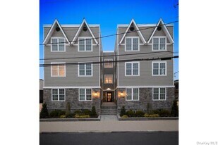 9 Lafayette Pl in Woodmere, NY - Building Photo