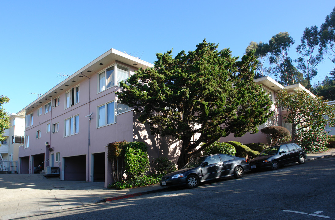 6225 Antioch St in Oakland, CA - Building Photo