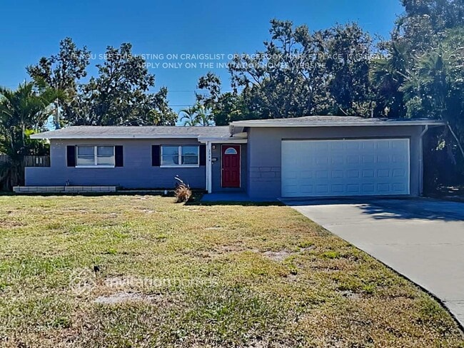 3944 Porpoise Dr SE in St. Petersburg, FL - Building Photo - Building Photo