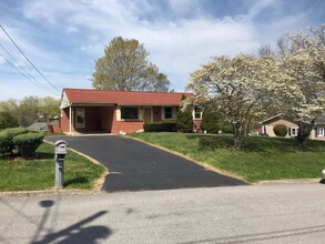 1315 Ballard Rd in Johnson City, TN - Building Photo - Building Photo