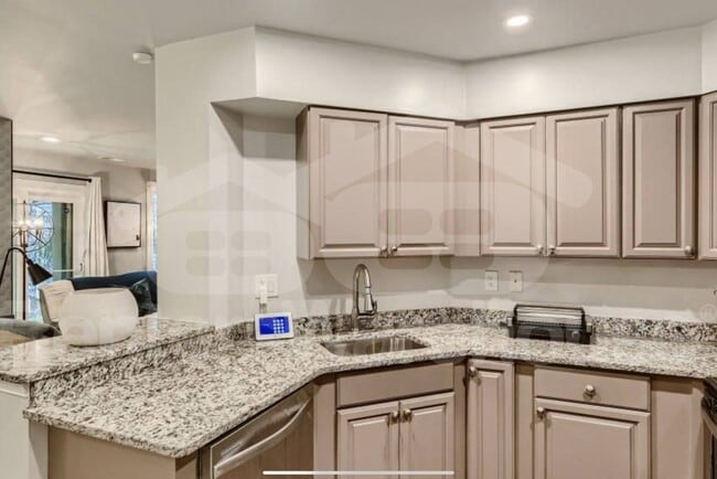 4998 Dorsey Hall Dr in Ellicott City, MD - Building Photo - Building Photo