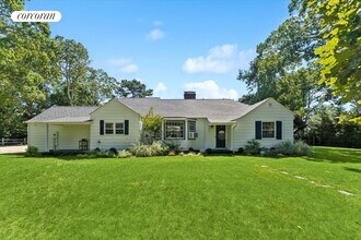 35 Sheppard St in Westhampton Beach, NY - Building Photo - Building Photo