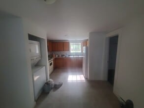 805 W Friendly Ave in McHenry, IL - Building Photo - Building Photo