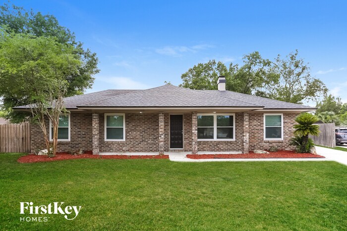 800 Driftwood Pl in Orange Park, FL - Building Photo