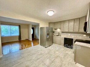 4310 Ferguson St in Fayetteville, NC - Building Photo - Building Photo