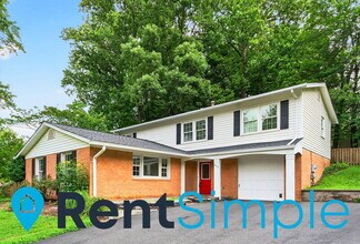8618 Crestview Dr in Fairfax, VA - Building Photo - Building Photo