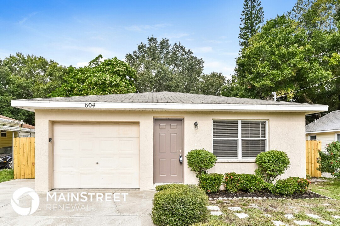 604 37th St W in Bradenton, FL - Building Photo