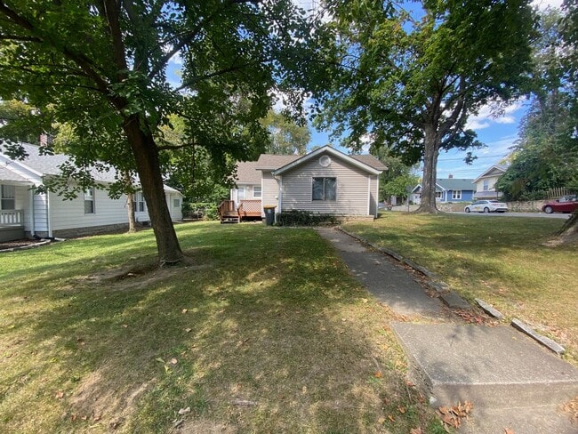 115 1/2 E 16th St in Bloomington, IN - Building Photo - Building Photo
