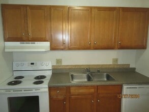 N111W15625-W15625 Vienna Ct in Germantown, WI - Building Photo - Building Photo