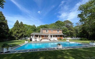 45 Bellows Terrace in Hampton Bays, NY - Building Photo