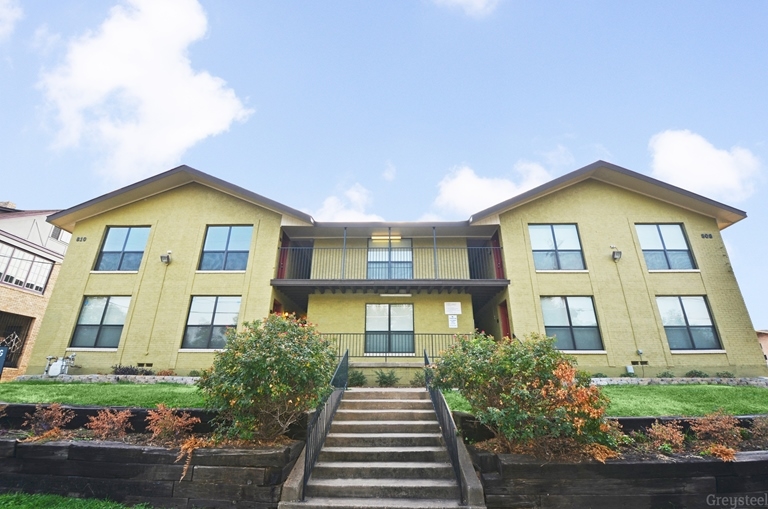 The View at Lake Cliff in Dallas, TX - Building Photo