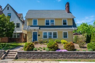 200 Valley Rd in Montclair, NJ - Building Photo