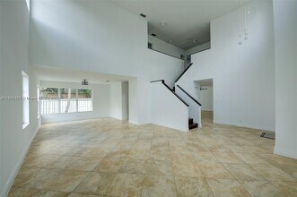 1127 SW 104th Way in Pembroke Pines, FL - Building Photo - Building Photo