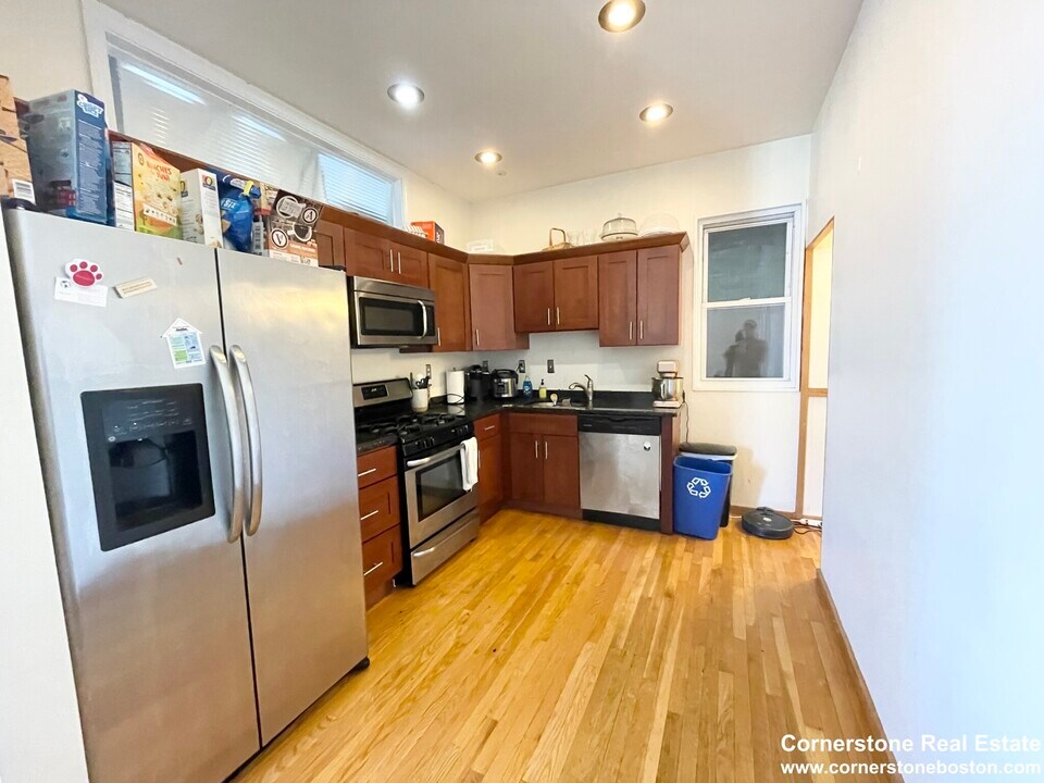 775 Parker St, Unit 1 in Boston, MA - Building Photo