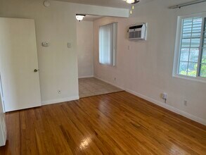 1126 E Palmer Ave, Unit B in Glendale, CA - Building Photo - Building Photo