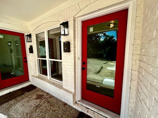 1005 W Martin Luther King Jr Blvd in Austin, TX - Building Photo - Building Photo