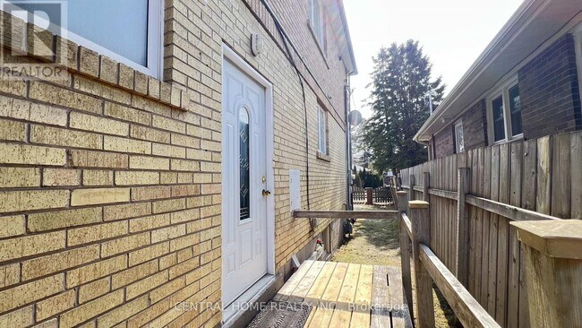 210 Jacey Anne Dr in Richmond Hill, ON - Building Photo - Building Photo