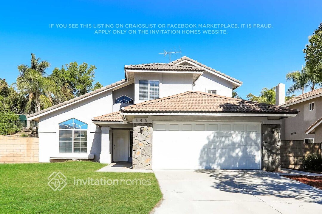 545 Athens St in Riverside, CA - Building Photo