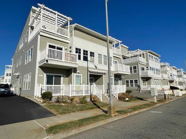 6410 Beach Front Rd in Queens, NY - Foto de edificio