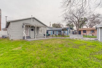 122 Finch Pl in San Antonio, TX - Foto de edificio - Building Photo