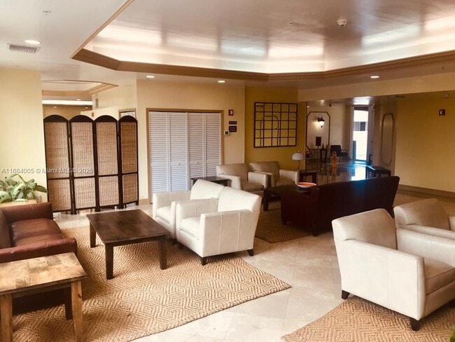 3500 Coral Way, Unit 704 in Coral Gables, FL - Foto de edificio - Building Photo