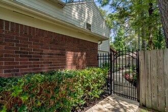 15 Meadow Cove Dr in The Woodlands, TX - Building Photo - Building Photo