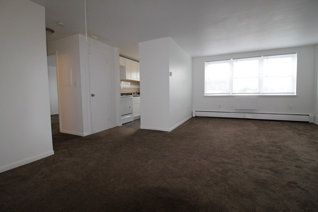 30 Gillett St in Hartford, CT - Building Photo