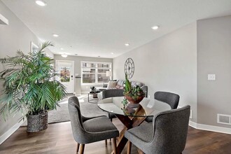 10886 Glacier Ln N in Maple Grove, MN - Building Photo - Building Photo