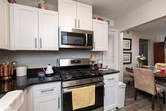 Barksdale Apartments in Memphis, TN - Building Photo - Interior Photo