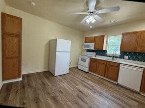 1209 Frink St in Taylor, TX - Building Photo - Building Photo