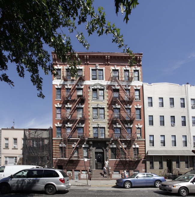 679 Metropolitan Ave in Brooklyn, NY - Building Photo - Building Photo