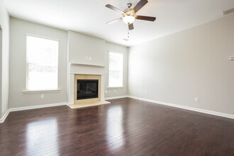 5051 Saphire Ct in Douglasville, GA - Foto de edificio - Building Photo