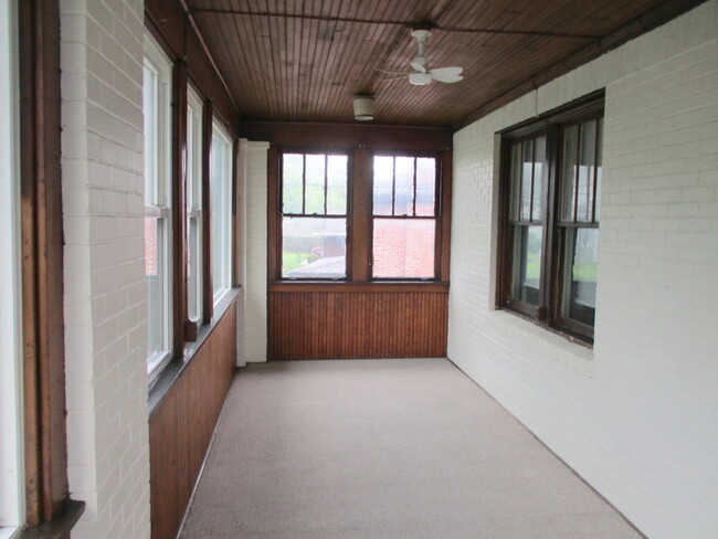 205 Wayne St, Unit 1st Floor in Baden, PA - Building Photo - Building Photo