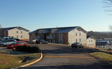 Royal Oaks Apartments in Franklin, TN - Building Photo - Building Photo