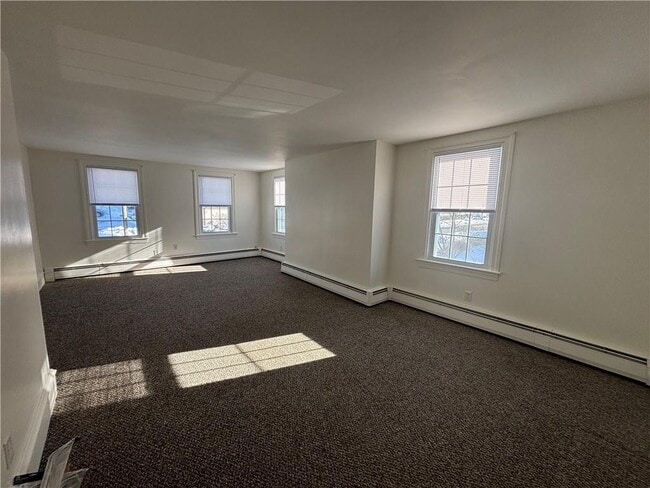 1595 Main St in West Warwick, RI - Building Photo - Building Photo